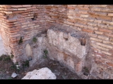 00880 ostia - regio ii - insula iv - terme di nettuno (ii,iv,2) - raum 7 - tepidarium - suedostecke - tubuli - 06-2022.jpg